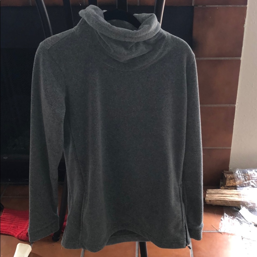Women’s Nike therma sweatshirt